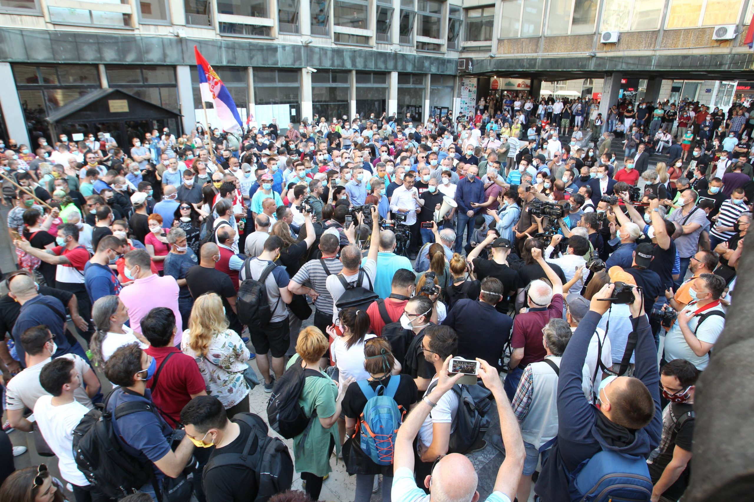 Epidemiolog Đurić: U Srbiji 'histerija' u vezi s pandemijom, građani izgubili poverenje u vlast 1