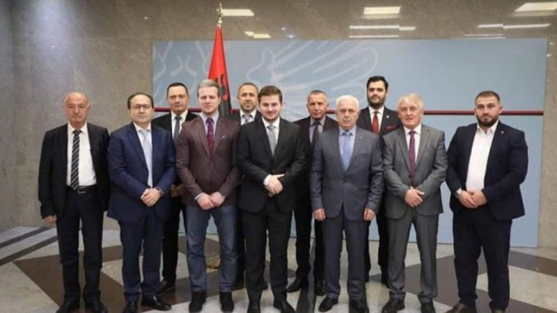 "Mercedes diplomatija" albanskog ministra Genta Cakaja 1