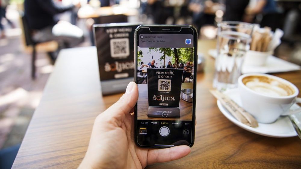 Grupa srpskih stručnjaka pokrenula start-up "digitalni konobar" 1