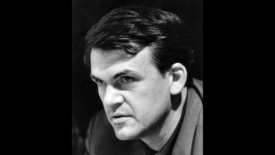 Milan Kundera poklanja svoju biblioteku i arhiv rodnog gradu Brnu 1