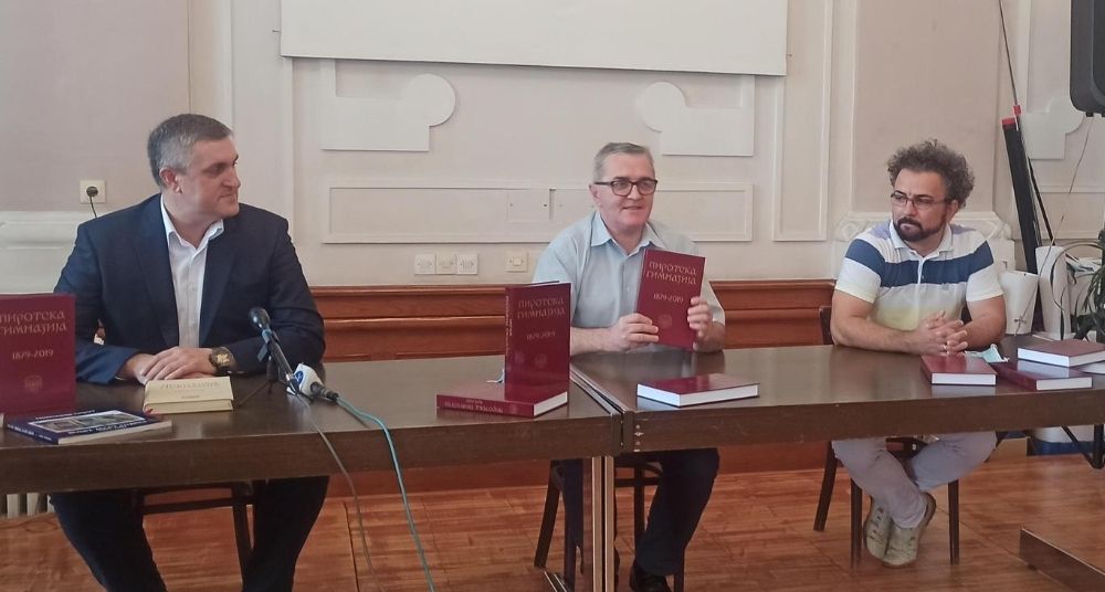 Objavljena monografija pirotske gimnazije 2 Objavljena monografija pirotske gimnazije 2