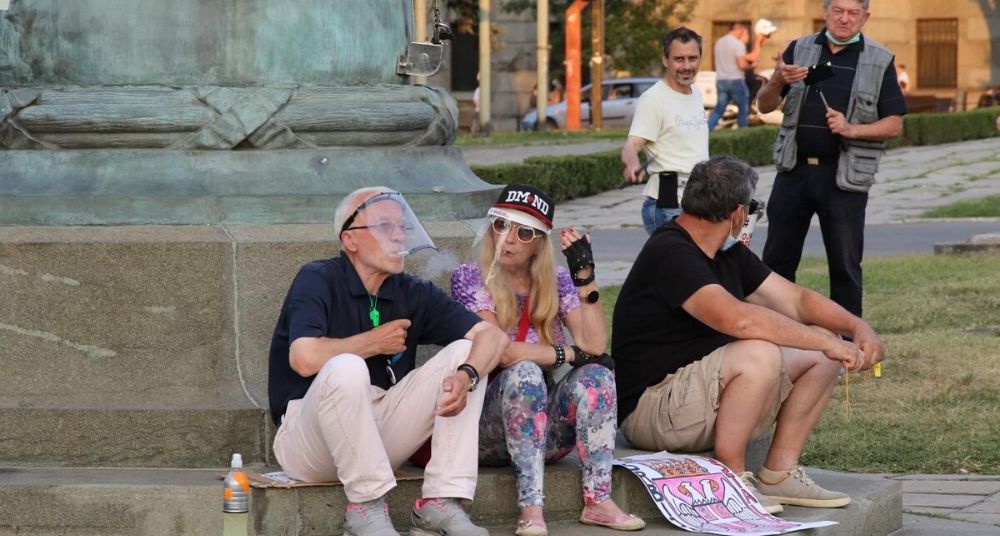 Deveti protest ispred skupštine: Manje od 100 ljudi, najistrajniji desničari 1