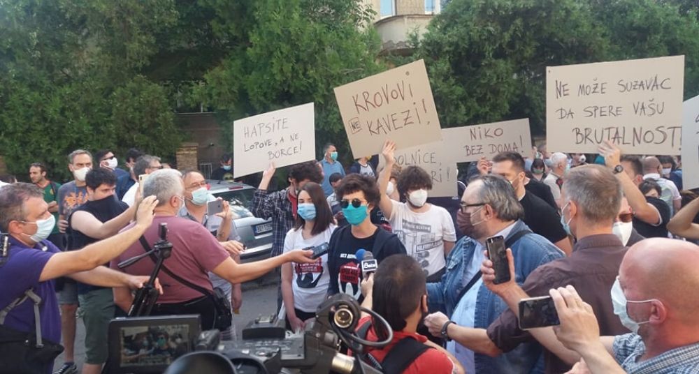 Održan protest ispred CZ-a, Đilas napustio skup posle skandiranja mase (VIDEO) 1