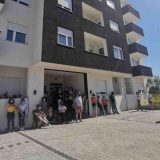 Stanari na Somborskom bulevaru u Nišu sprečili izvršitelja da im popiše stanove zbog duga investitora 4