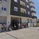 Stanari na Somborskom bulevaru u Nišu sprečili izvršitelja da im popiše stanove zbog duga investitora 12