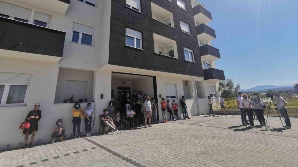 Stanari na Somborskom bulevaru u Nišu sprečili izvršitelja da im popiše stanove zbog duga investitora 1