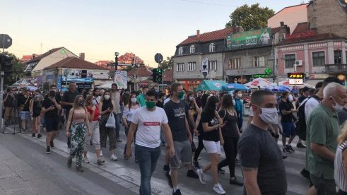 Protesti u više gradova Srbije četvrti dan zaredom (FOTO/VIDEO) 21