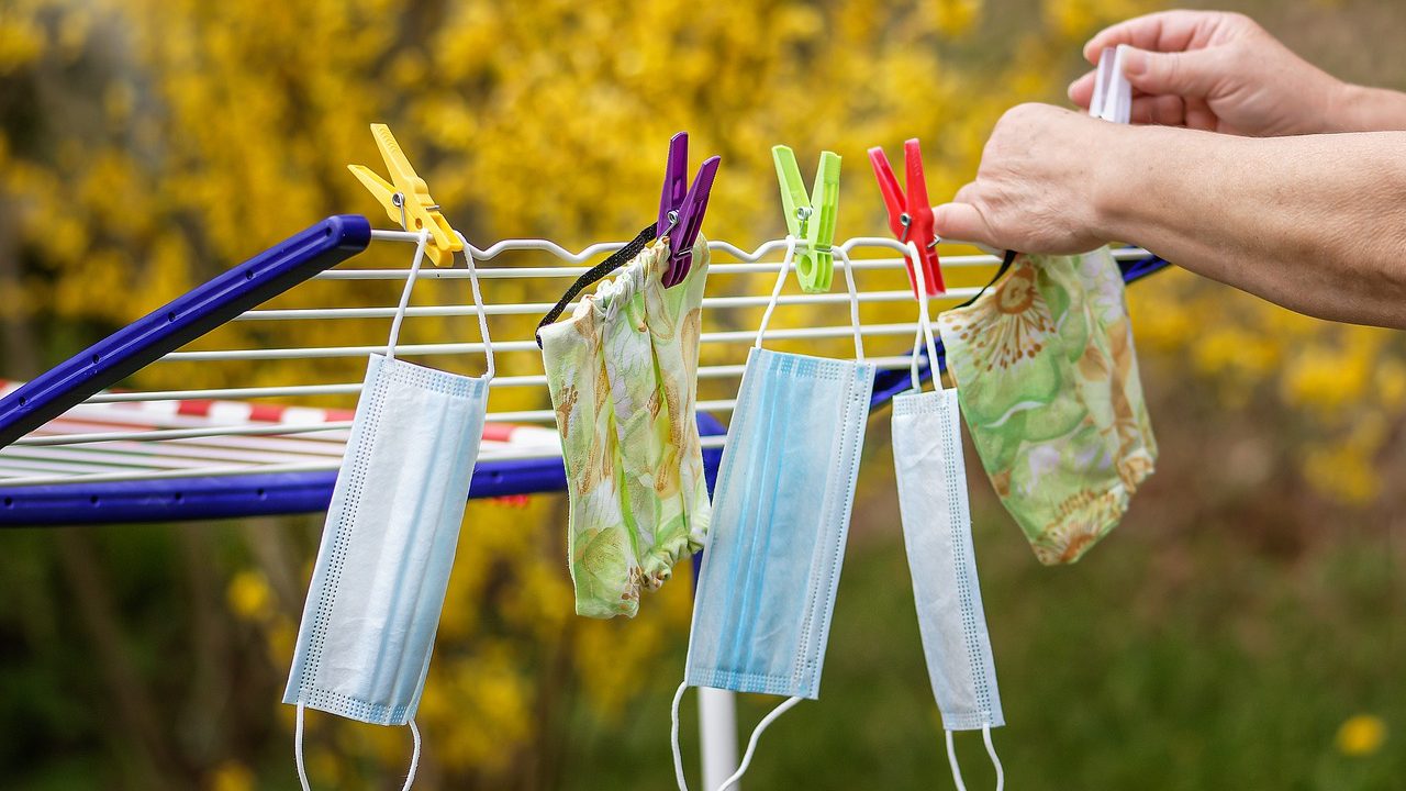 Ko treba da nosi medicinske maske, a ko i kad može platnene? (VIDEO) 1