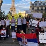 Studenti u Parizu dočekali Vučića: Ti si kovid Srbije 8