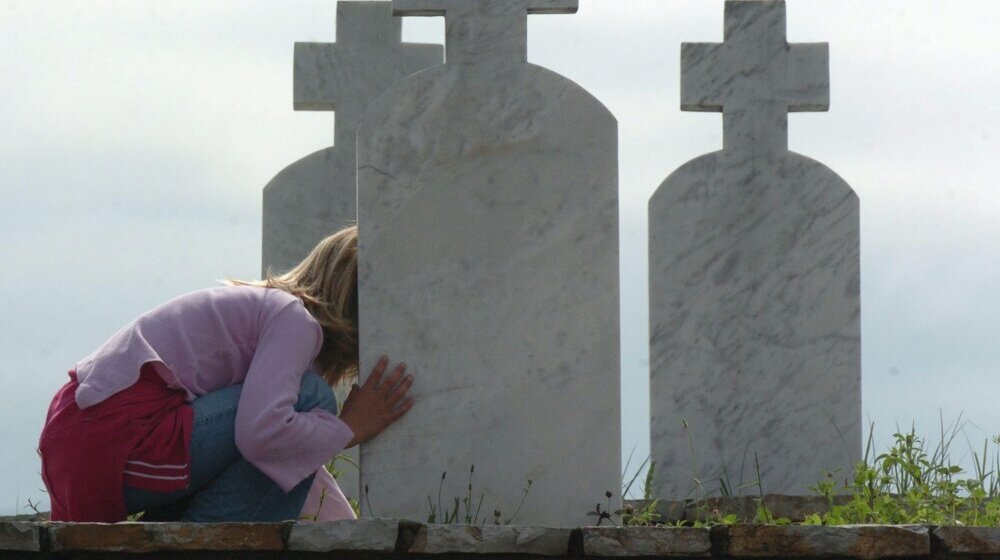 Parastos ubijenim Srbima na Petrovdan kod Bratunca i Srebrenice 1