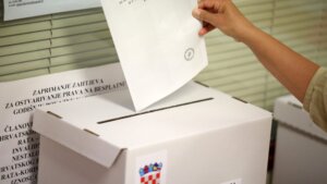 U Hrvatskoj otvorena birališta: Održavaju se parlamentarni izbori