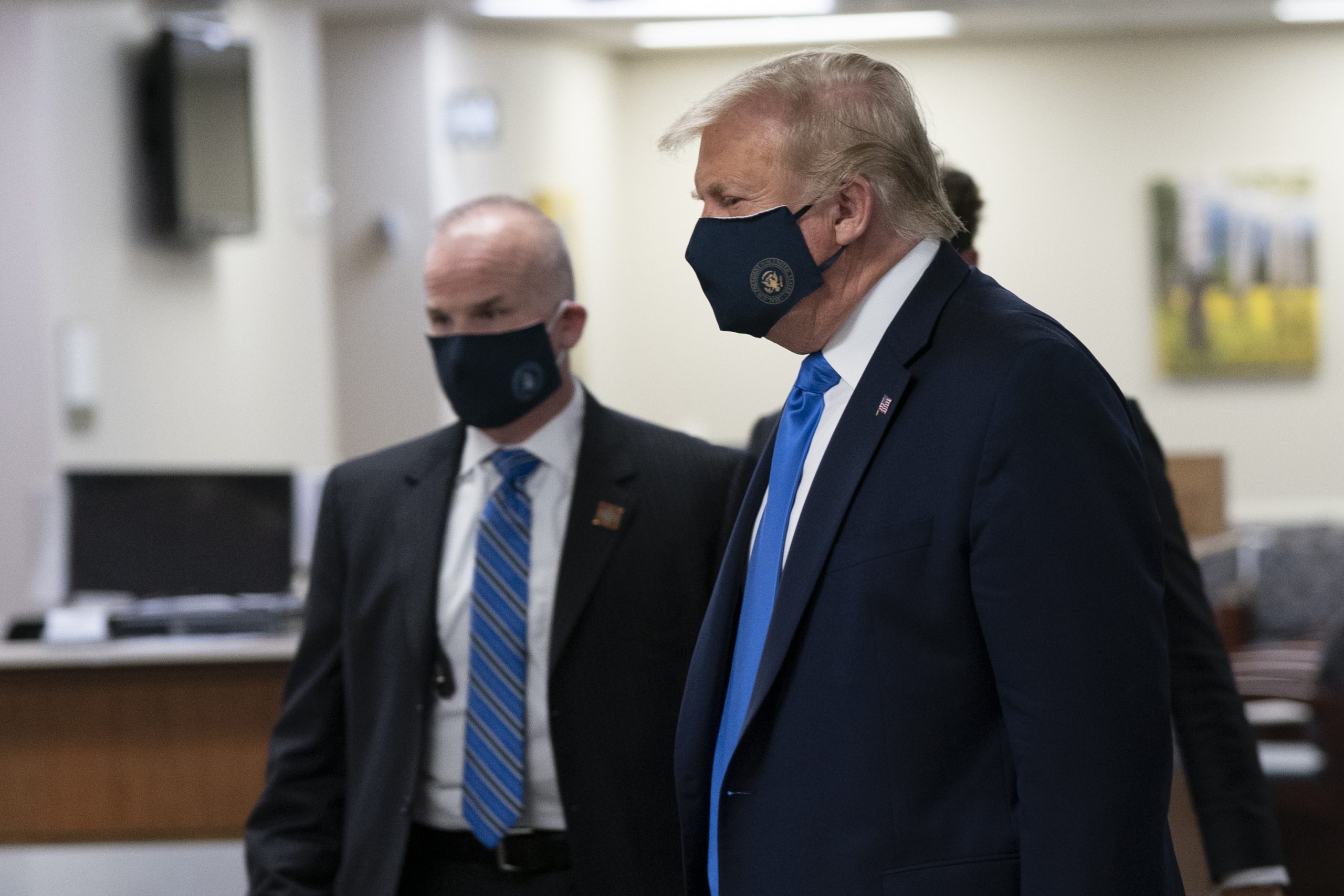 Tramp prvi put viđen u javnosti sa maskom 1
