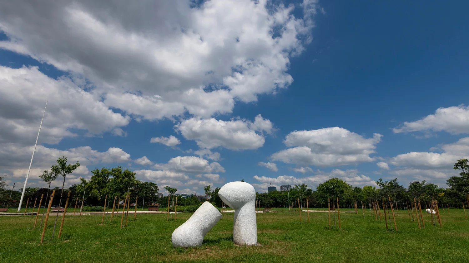 Farbanje skulptura na Ušću i ćutanje kamena 1 Farbanje skulptura na Ušću i ćutanje kamena 1