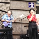 Na platou ispred Doma omladine održan koncert Beti Đorđević & Trio 1