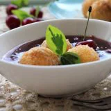 Recept nedelje: Mamaljuga knedle u sosu od višanja 4