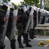 Batinaši SNS premlaćuju demonstrante u Novom Sadu 12