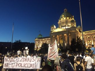 Četvrto veče protesta ponovo obeležili incidenti (FOTO, VIDEO) 13