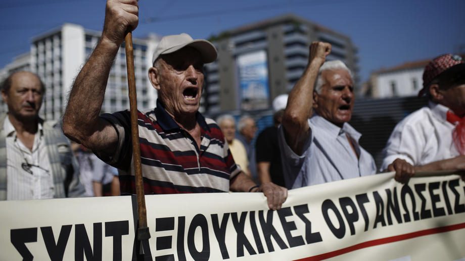 Penzioneri u Grčkoj dobili sudsku bitku protiv smanjenja penzija 1