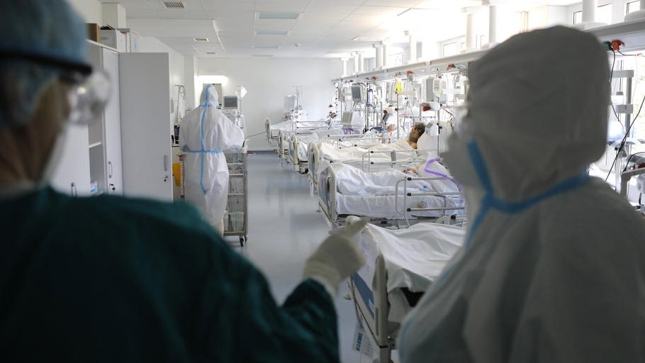 U La Pazu neki pacijenti od korona virusa umiru na ulicama i pred bolnicama 1