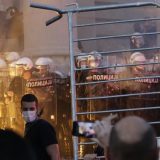 Policija rasterala demonstrante suzavcima i oklopnim vozilima iz centra Beograda (VIDEO, FOTO) 10