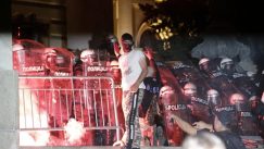 Četvrto veče protesta ponovo obeležili incidenti (FOTO, VIDEO) 10