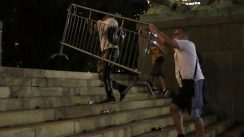 Četvrto veče protesta ponovo obeležili incidenti (FOTO, VIDEO) 8