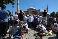 Prve molitve muslimana u Aja Sofiji posle pretvaranja u džamiju (FOTO) 8