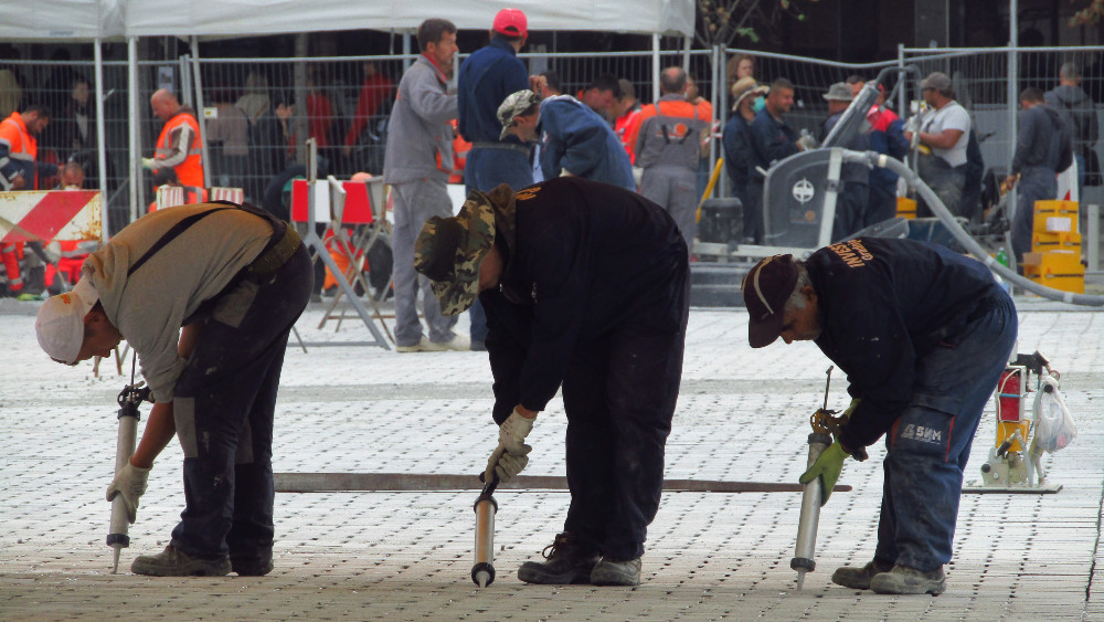 Zaboravili da stave šine za tramvaj, sledi nova rekonstrukcija Trga republike 1