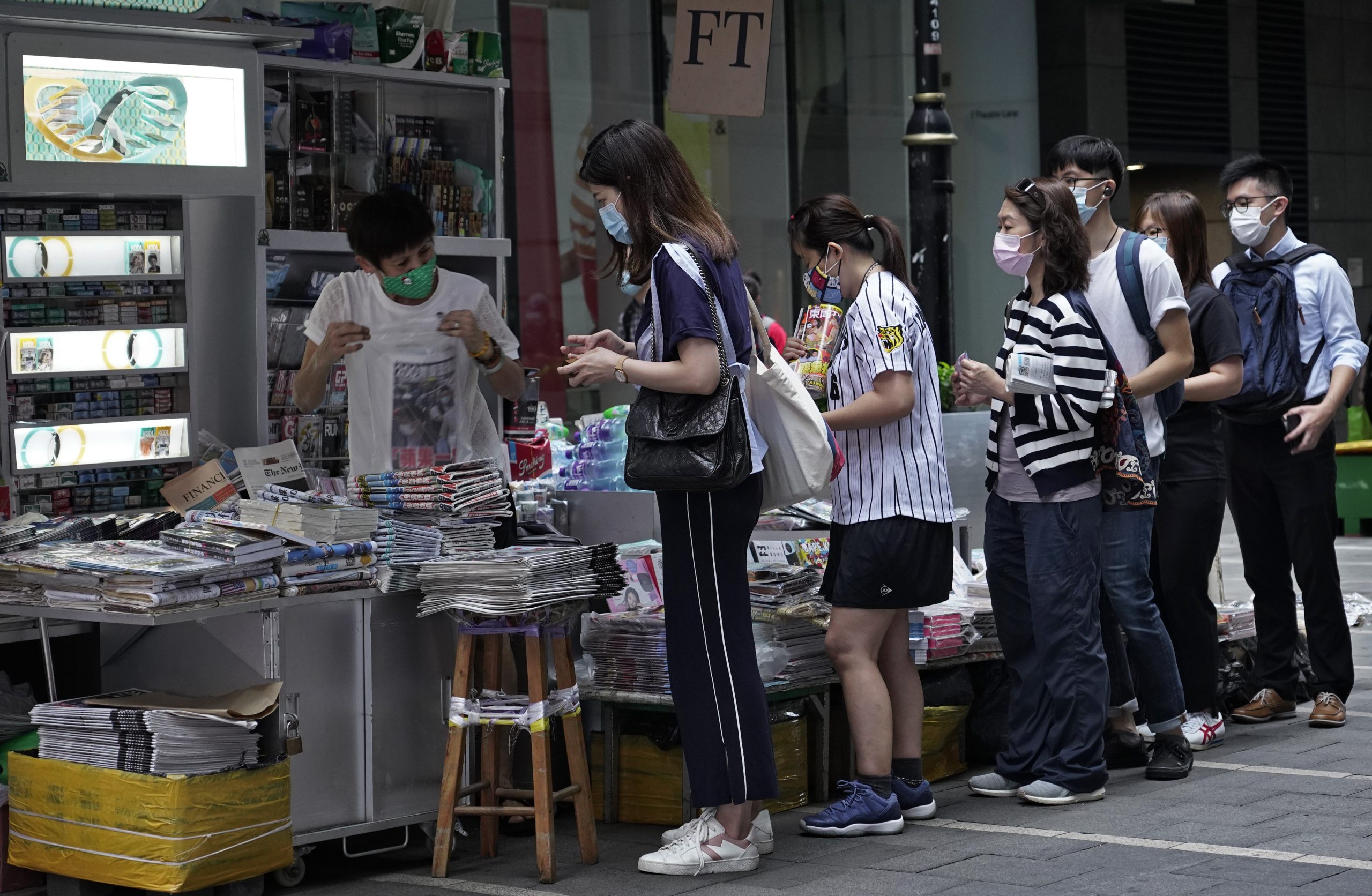 Stanovnici Hongkonga pohrlili na prodemokratski list da podrže slobodu štampe 1