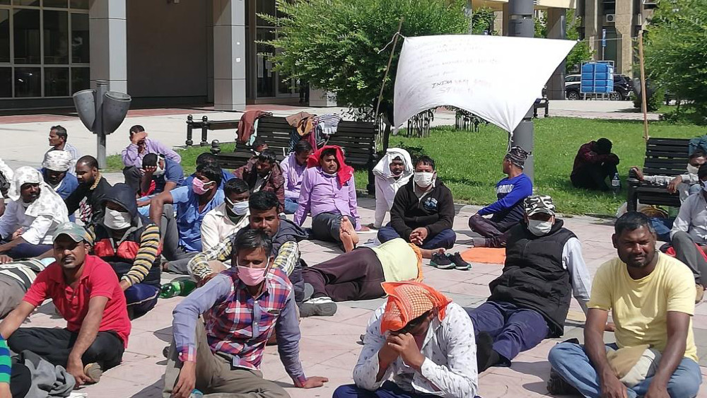 Indijci kući idu samo sa jednom zaostalom platom 1