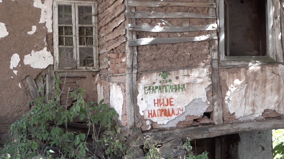 Grafit na kući u selu Topli Do - Stara planina nije na prodaju