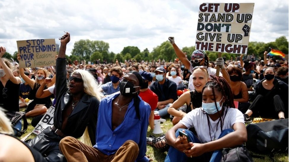 Demonstranti pokreta „Životi crnaca su važni" u londonskom Hajd parku