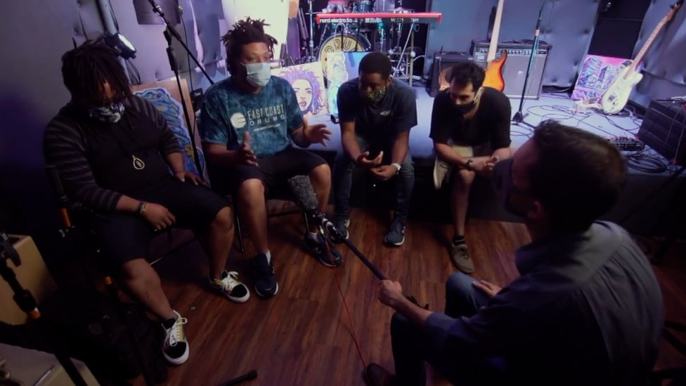 (Sleva udesno) Erik Džekson, Dejvid Muni, Čarls Vajt, nastupaju kao Day Dream Sessions tokom protesta u organizaciji pokreta „Životi crnaca su važni" u Vašingtonu