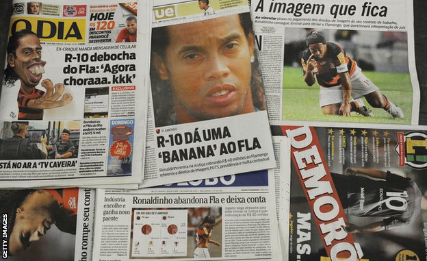 Newspaper coverage of Ronaldinho's departure from Flamengo