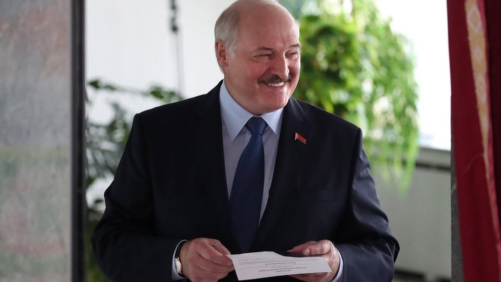 Lukašenko glasa na izborima 9. avgusta 2020.