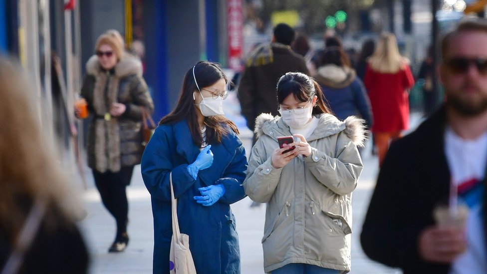 Korona virus:U Srbiji opada broj novozaraženih, SZO upozorava - sprečiti novo širenje zaraze 1 coronavirus two women bbc elvis