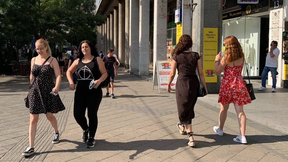 Međunarodni dan mladih, korona virus i Srbija: Kao posledica pandemije manje mladih želi da ode iz zemlje, pokazuje istraživanje 3 Mladi