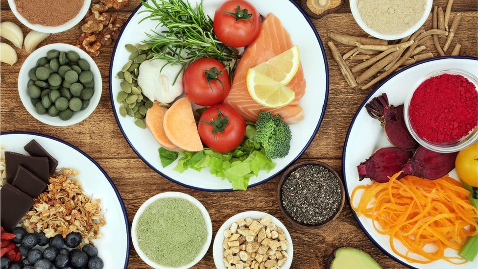 Zdravlje i retke bolesti: „Prestala sam da jedem pre dve godine, ali nisam revoltirana sopstvenim stanjem“ 4 Plates with several types of food