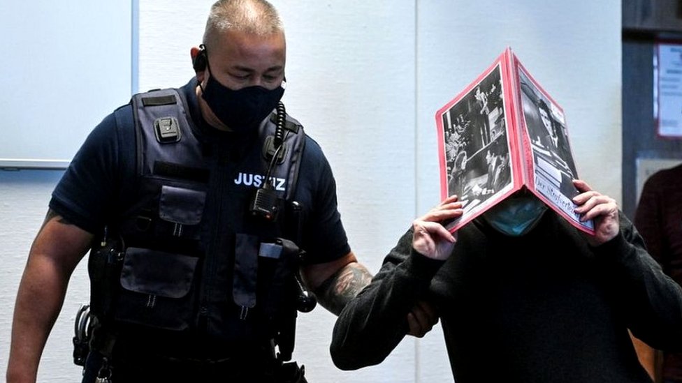 Nemačka u borbi protiv pedofilije: Počelo veliko suđenje zbog seksualnog zlostavljanja dece 1 Osumnjičeni iz Bergiš Gladbah na sudu