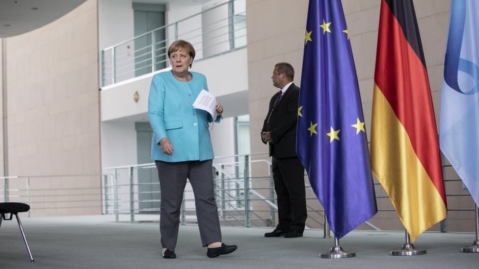 Izbori u Belorusiji: EU ne priznaje rezultate izbora, poziva na dijalog i najavljuje sankcije, opozicija najavljuje nove izbore za jesen 2 Nemačka kancelarka Angela Merkel stiže na pres konferenciju nakon sastanka Evropskog saveta, 19. avgust 2020.