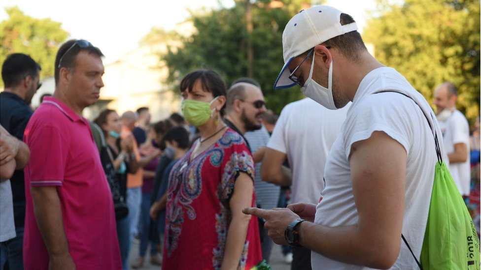 Korona virus: U Srbiji troje preminulih, Amerika odobrila lečenje krvnom plazmom 1 maske virus srbija