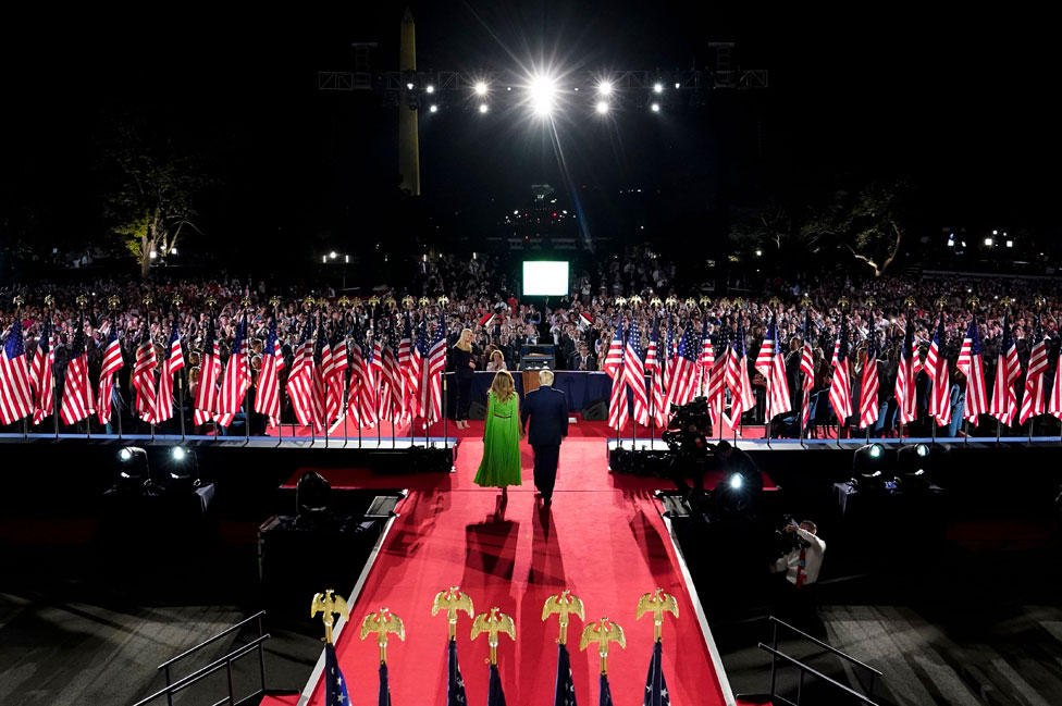 Američki izbori 2020: Tramp upozorava da će Bajedn uništiti „američki san" 1 Predsednik Tramp i prva dama Melanija Tramp