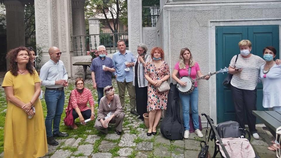 Volonteri "Društva Koraci" pomažu oko obnove u Hrvatskoj 1