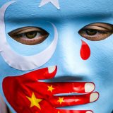 Okovanim zatvorenicima daju ostatke obroka policije 10