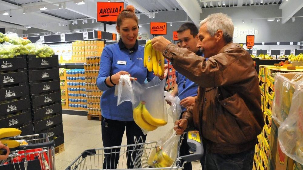 Trgovci poručuju: Robe ima, nema mesta panici, gužve u prodavnicama - zbog banana 1