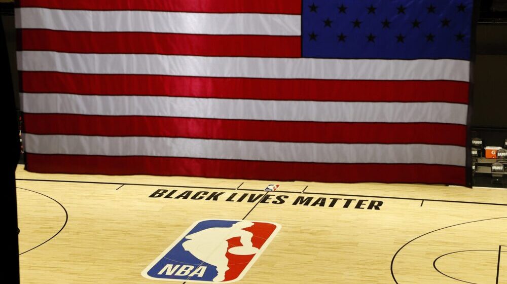 Lebron svirao kraj sezone 1