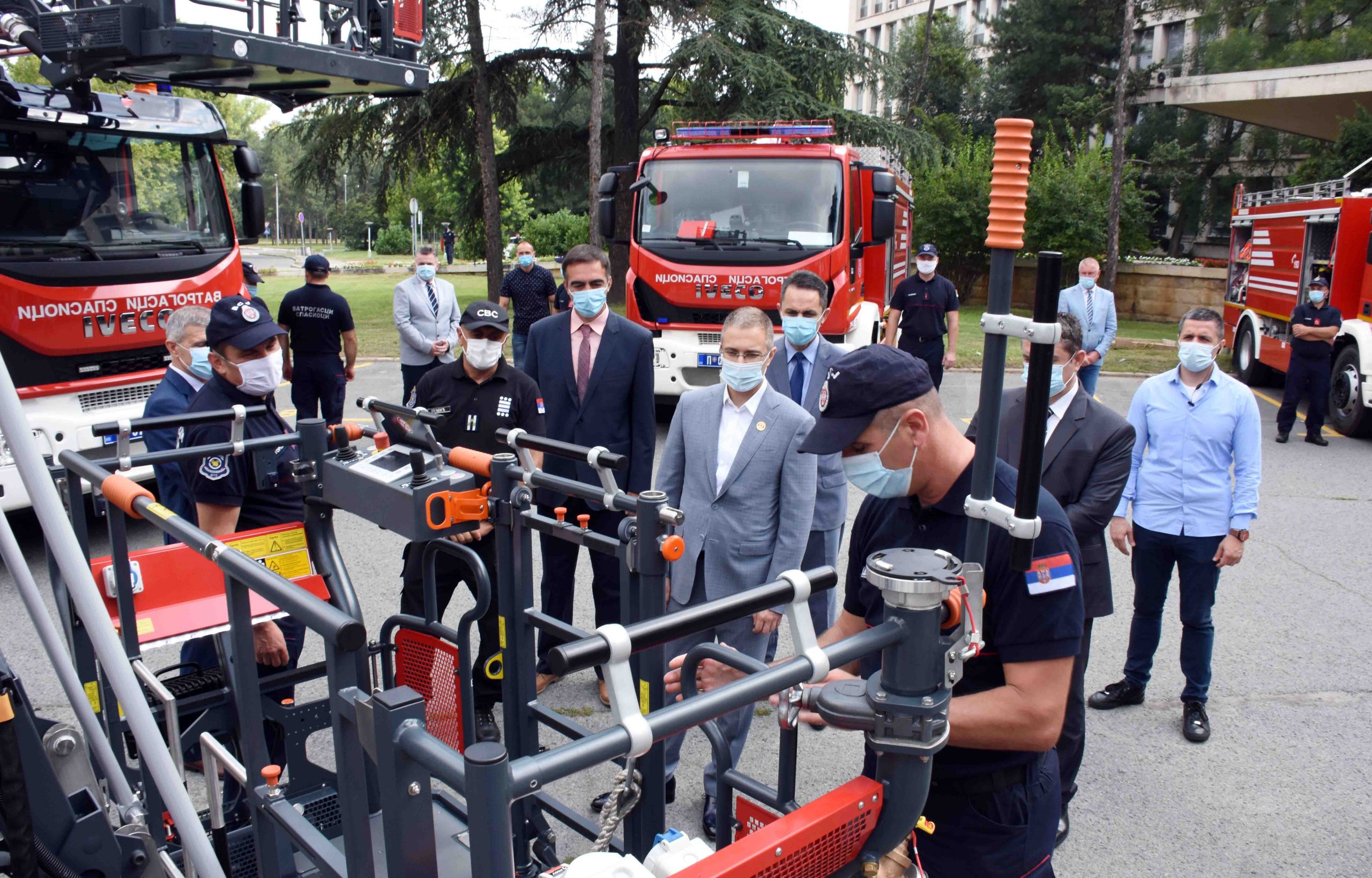 Stefanović najavljuje dodatna ulaganja u vatrogasno-spasilačke jedinice 1