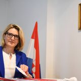 Predsednica HNV-a uputila zahtev Vučiću da hrvatski bude u službenoj upotrebi 14