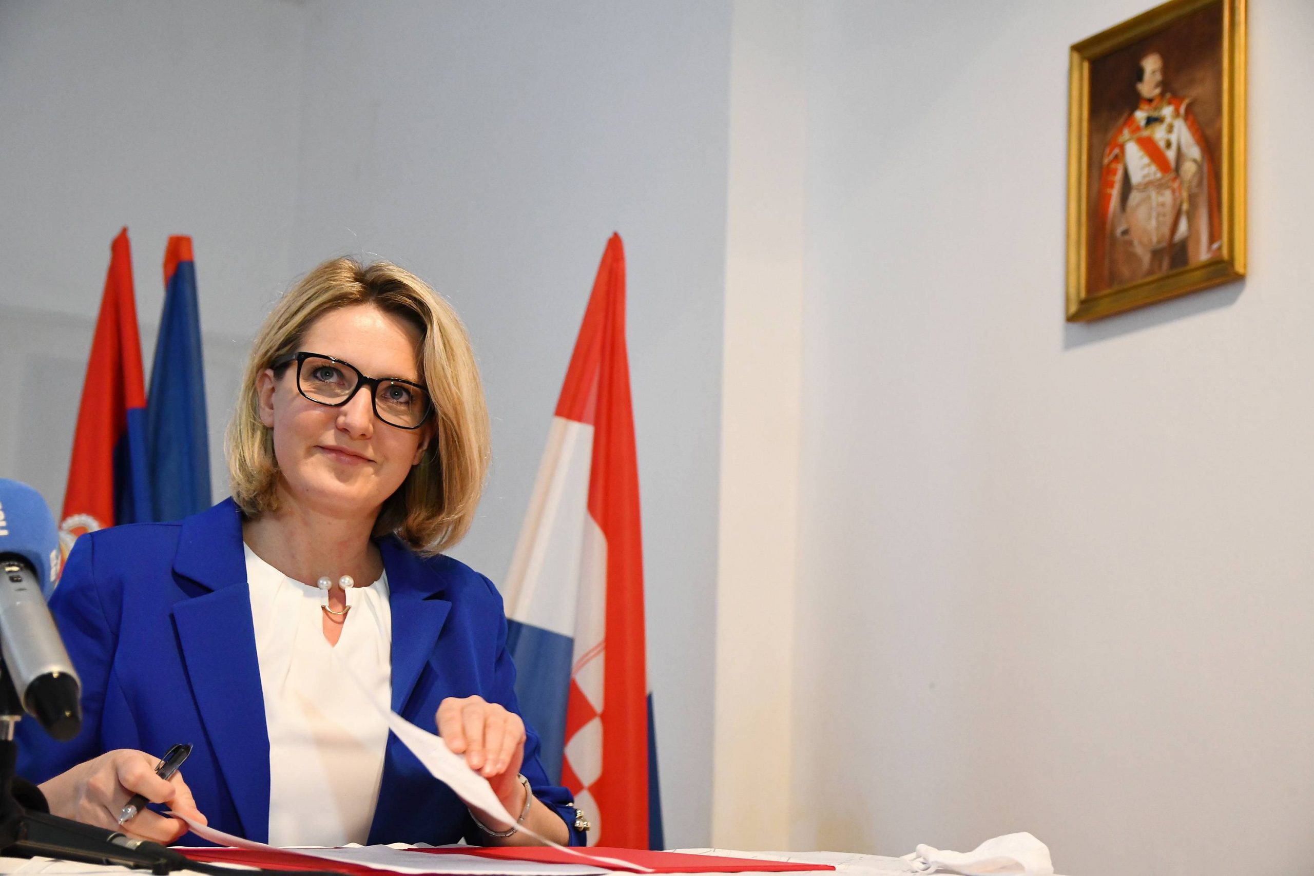 Predsednica HNV-a uputila zahtev Vučiću da hrvatski bude u službenoj upotrebi 1
