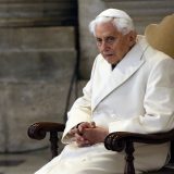 Penzionisani papa Benedikt XVI bolje posle herpesa lica 3
